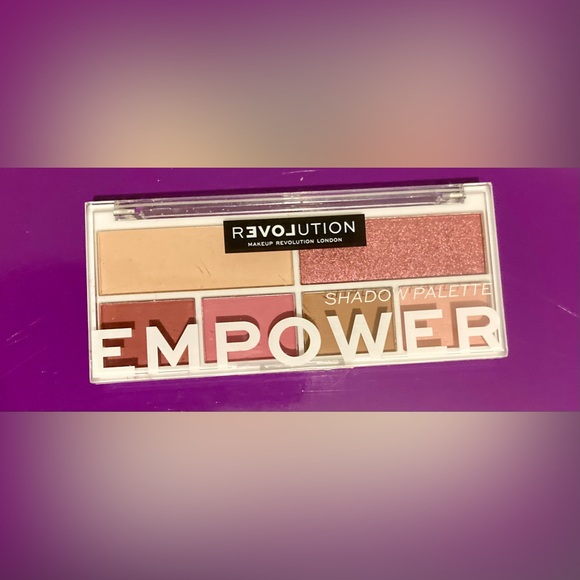 REVOLUTION MAKEUP REVOLUTION LONDON
SHADOW PALETTE - Picture 2 of 5